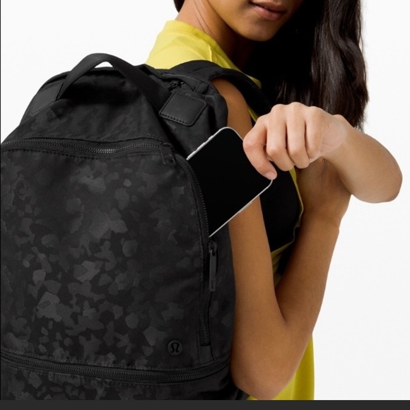 NWT Lululemon City Adventurer 17L black camo back